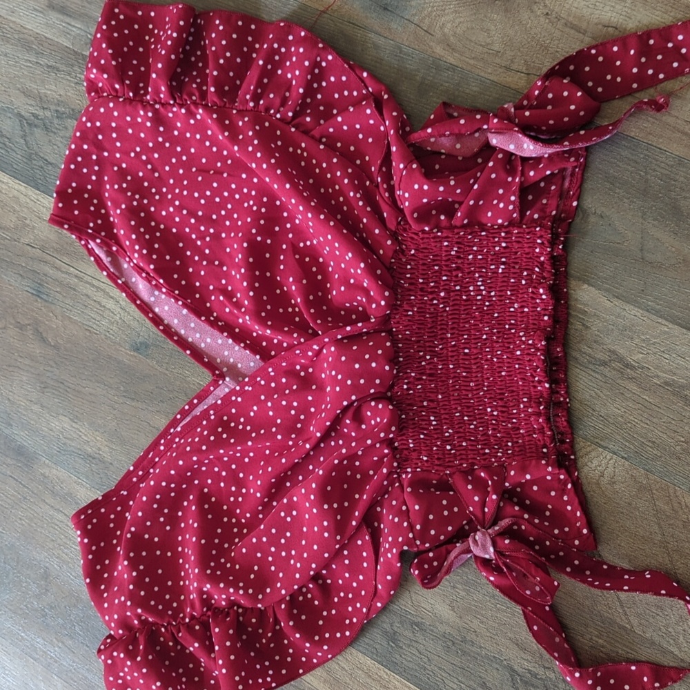 Lyaner red polka dot ruffled crop top